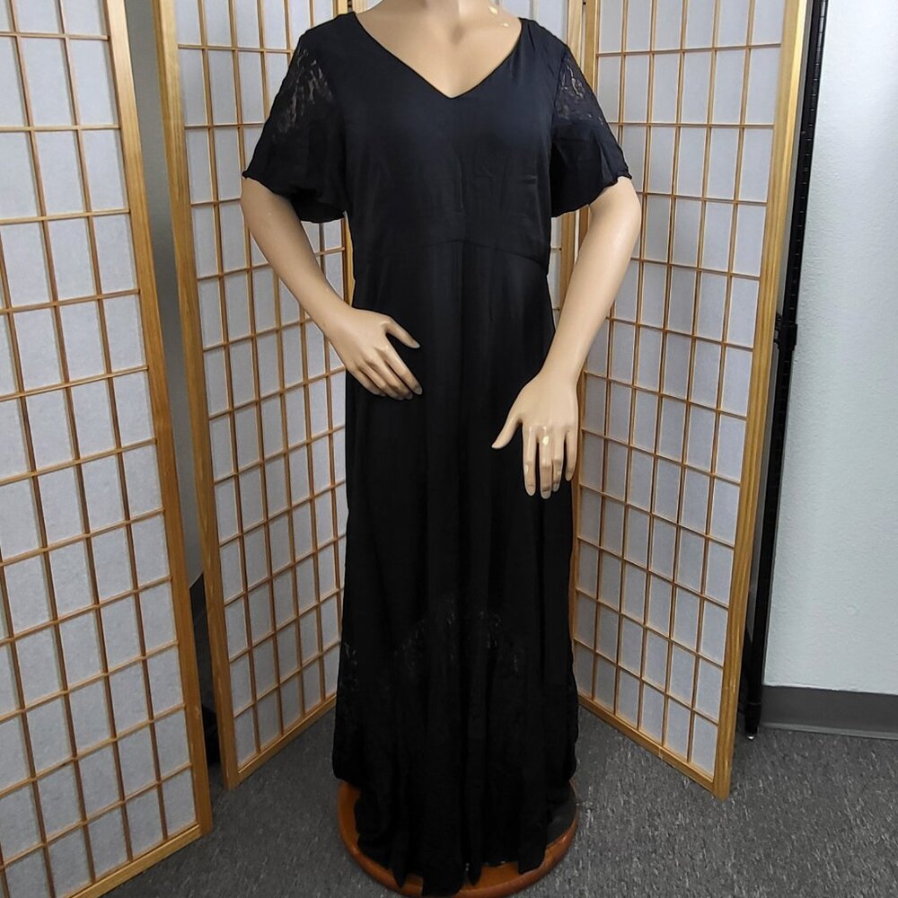 Torrid fancy black maxi dress with short sleeves and lace accents EUC size 16